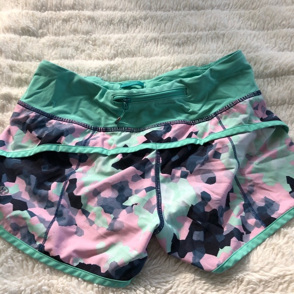 lulu lemon speed up shorts 2.5” - Picture 2 of 2